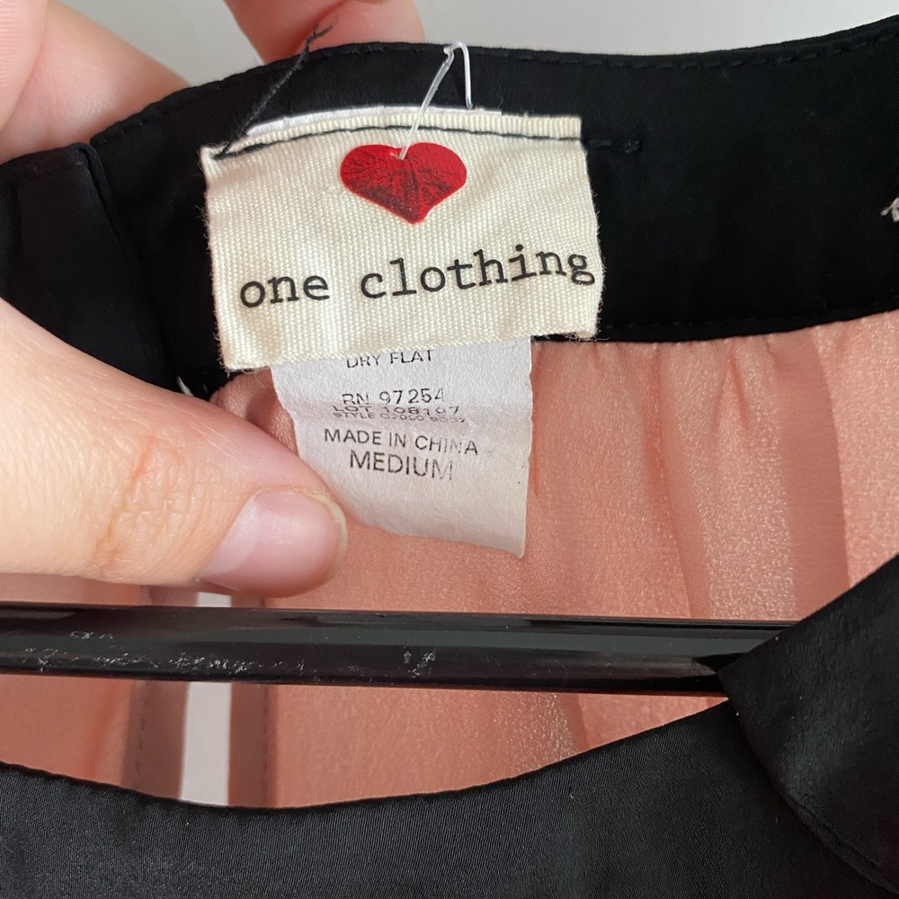 Blush blouse - Picture 2 of 2
